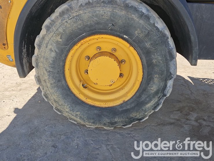 2019-deere-204l-image-8