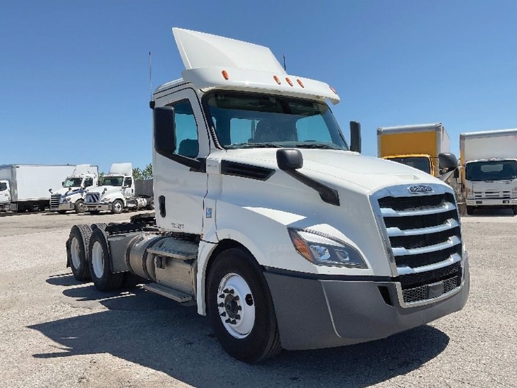 2019-freightliner-cascadia-126-image-1
