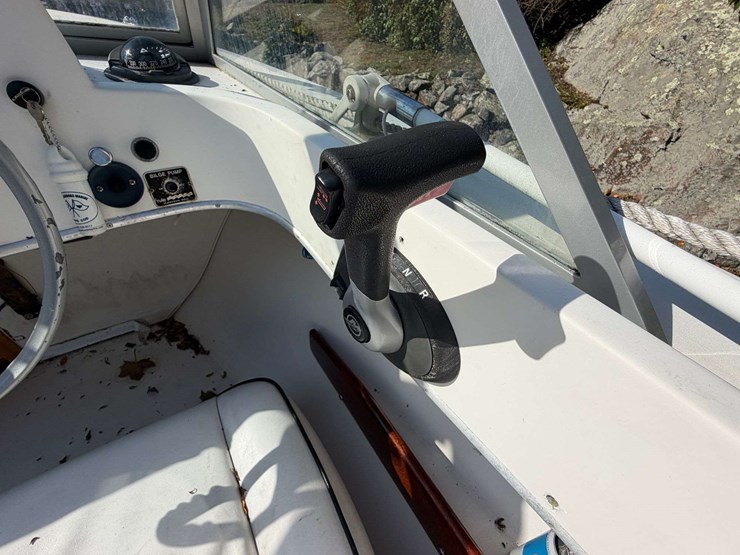 bertram-20-moppie-powerboat-w/trailer-"island-girl"-image-38