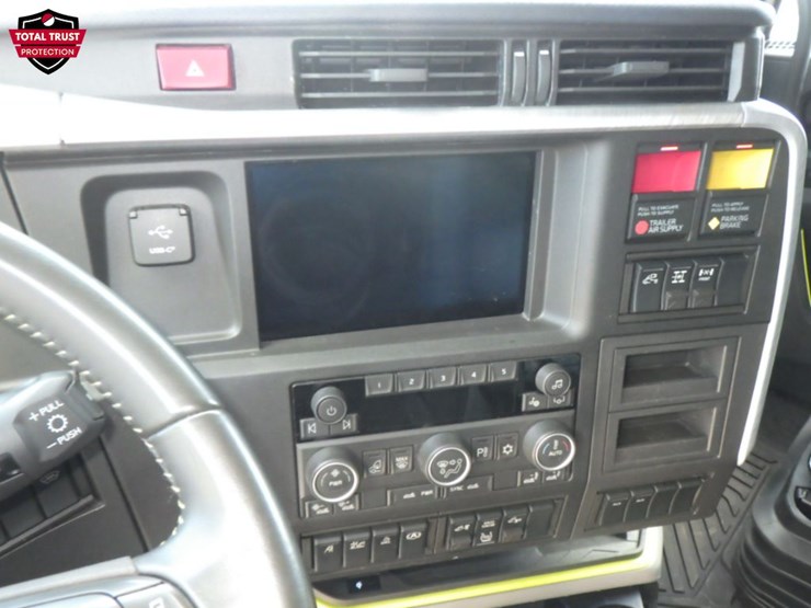 2025-volvo-vnl860-image-16