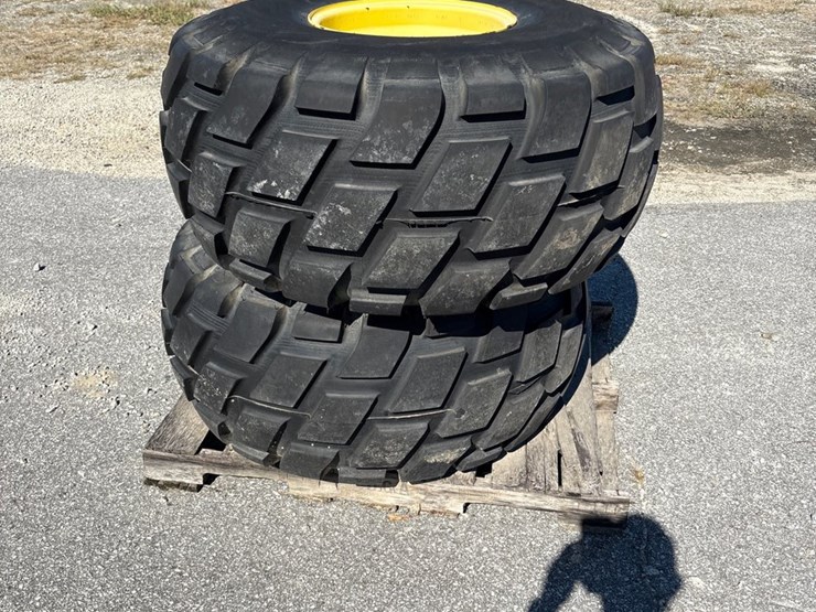 #1088-•-r3-turf-tires---*rear-only*---tires-and-rims-image-3