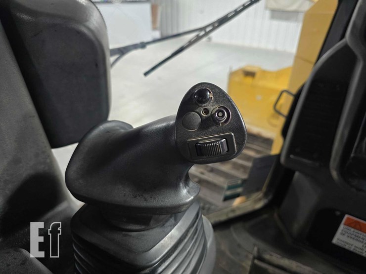 2021-caterpillar-d4-lgp-image-19