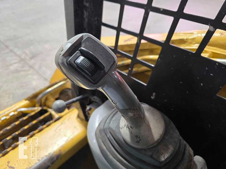 2012-caterpillar-252b3-image-15