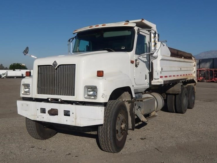 2002-international-5500i-dump-truck-image-1