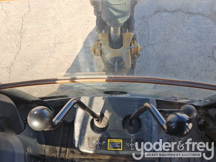 2018-deere-410l-image-44