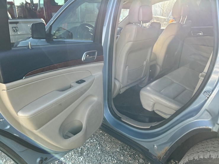 2012-jeep-grand-cherokee-image-38
