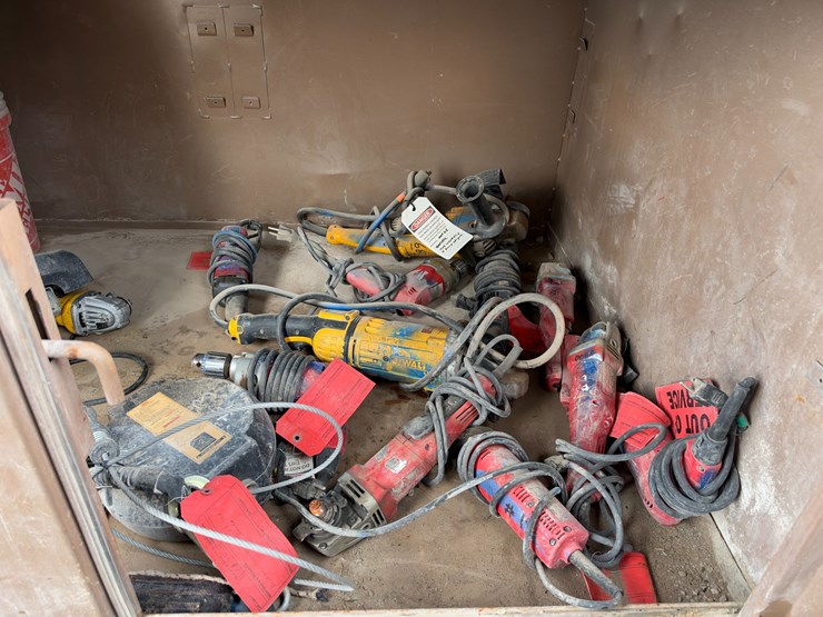 #7535-•-foreman-box-with-miscellaneous-grinders,-saws,-drills-and-other-power-tools-image-7