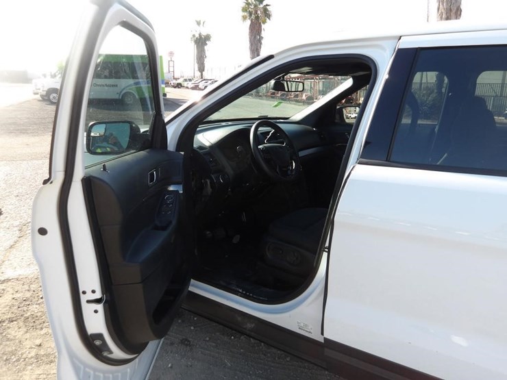 2018-ford-explorer-image-14