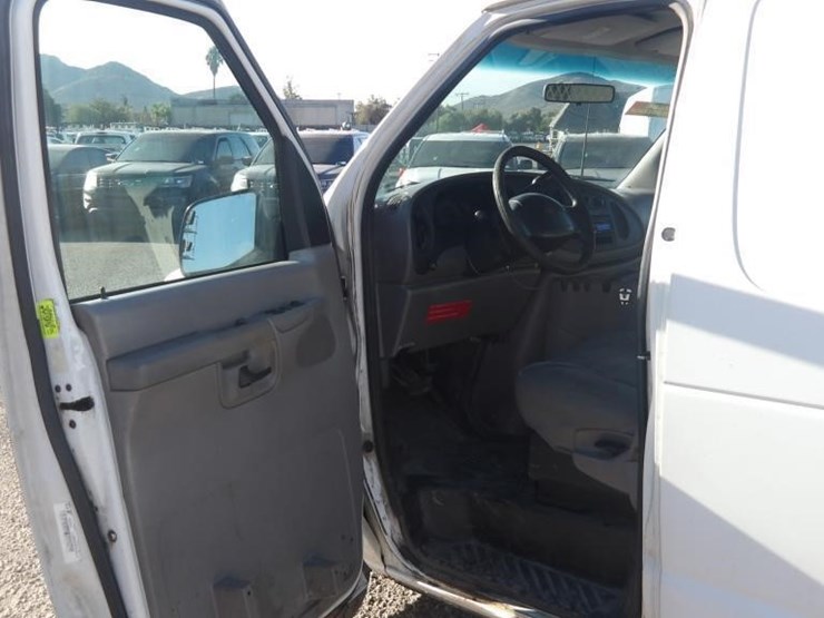 2002-ford-e350-image-16