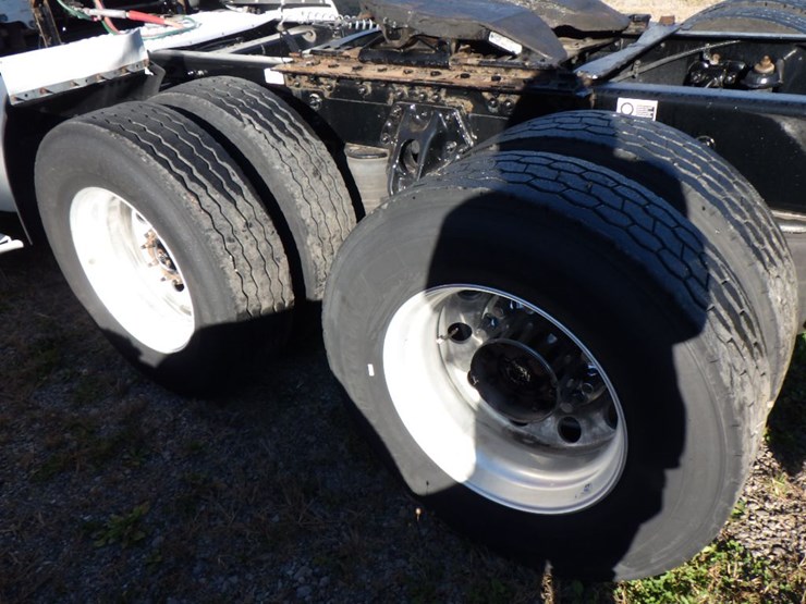 2021-kenworth-t680-image-12