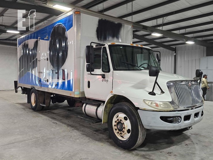 2011-international-durastar-4300-image-2