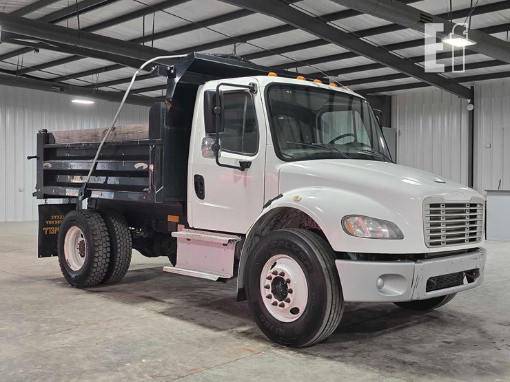 2016-freightliner-m2-106-image-2
