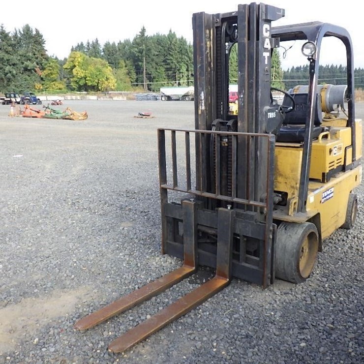 Caterpillar T70D Forklift