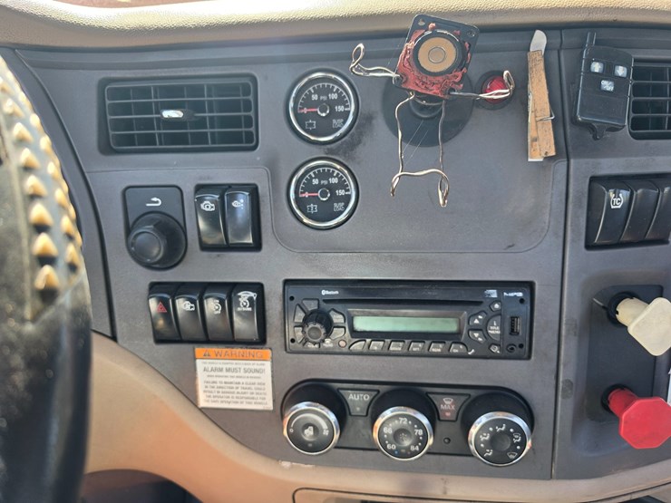 2014-peterbilt-579-image-48