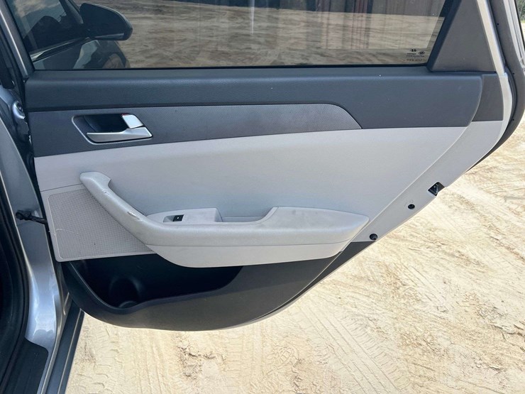 2017-hyundai-sonata-4-door-sedan-(165,391-miles)-image-17