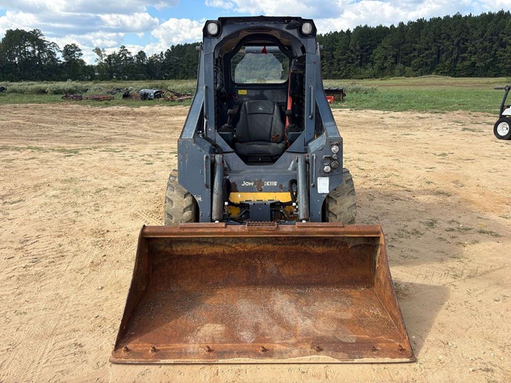 2021-john-deere-318-image-5