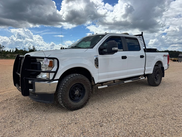 2022-ford-f250-xl-image-1