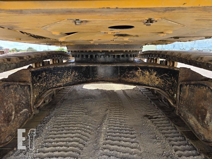 2016-caterpillar-336fl-image-27