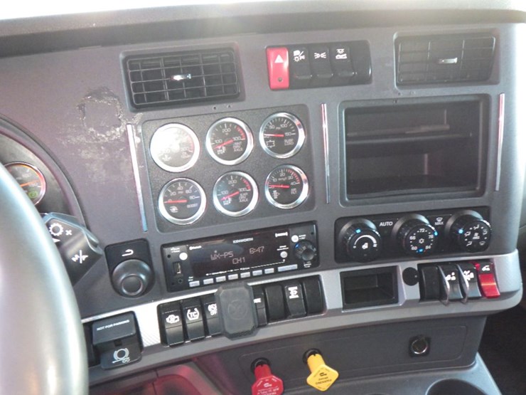 2021-kenworth-t680-image-16