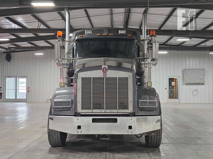 2016-kenworth-t800-image-7