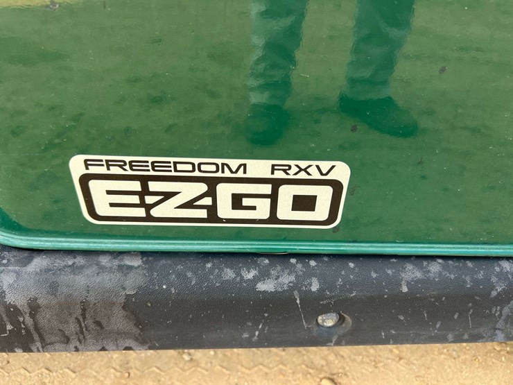 e-z-go-freedom-rxv-48v-electric-golf-cart-image-23