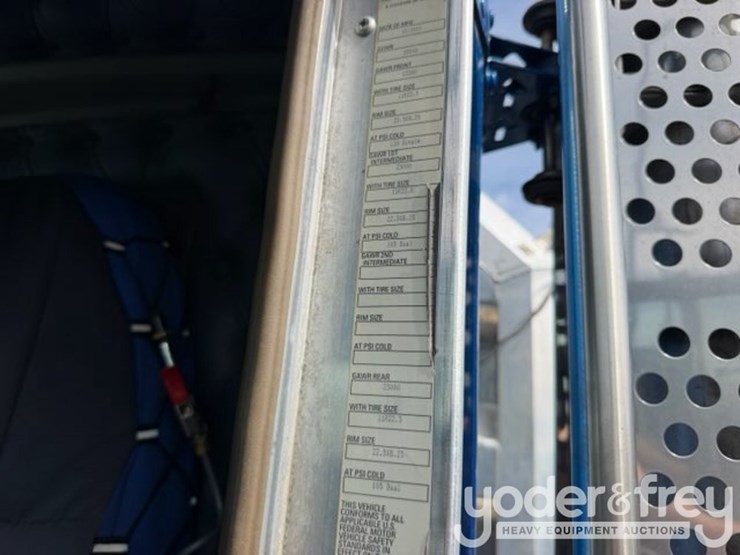2015-kenworth-w900-image-9