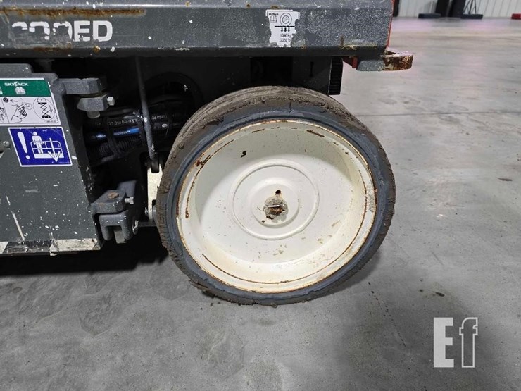 2020-skyjack-sj4732-image-21