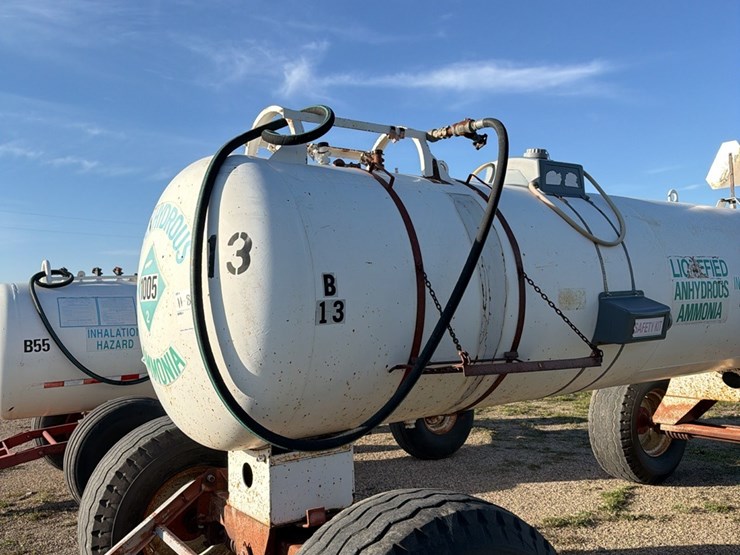 11-8--1450-gallon-nh3-tank,-16.5---22.5-tires-image-6