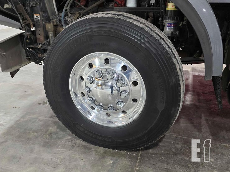 2016-kenworth-t800-image-28