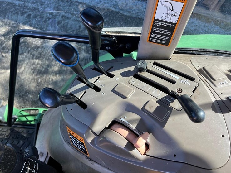 2015-john-deere-6115m-image-28
