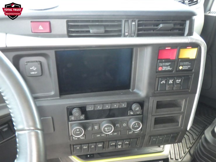 2025-volvo-vnl860-image-17