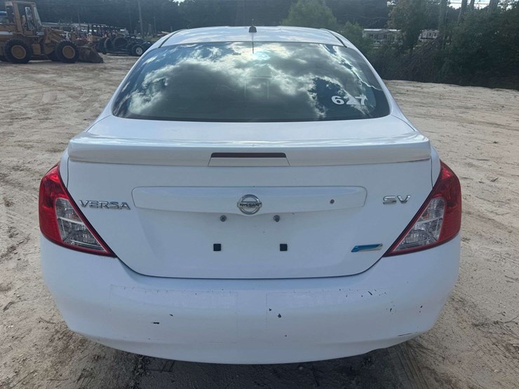 2014-nissan-versa-sv-4dr-sedan---56,707-actual-miles-image-6