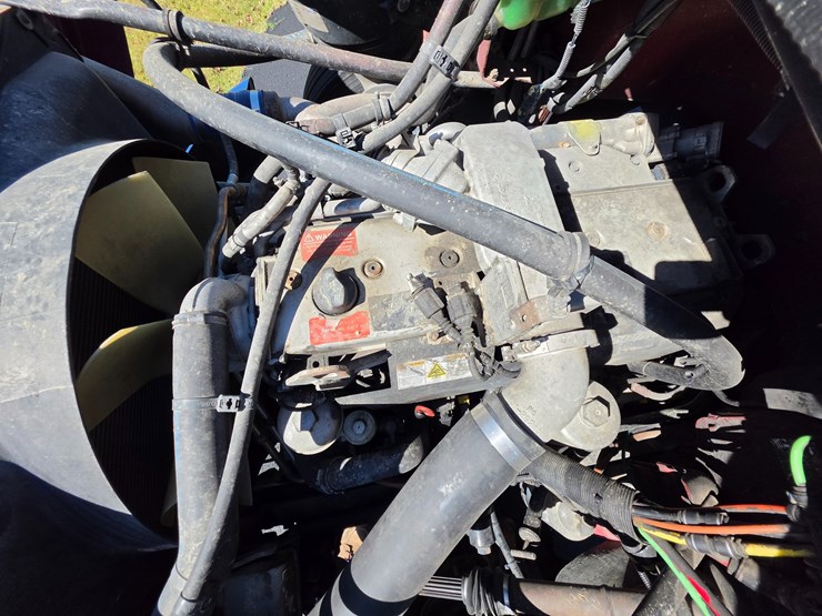 2007-freightliner-m2-106-image-31