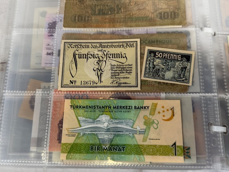 #40307-•-foreign-currency-bank-notes-image-105