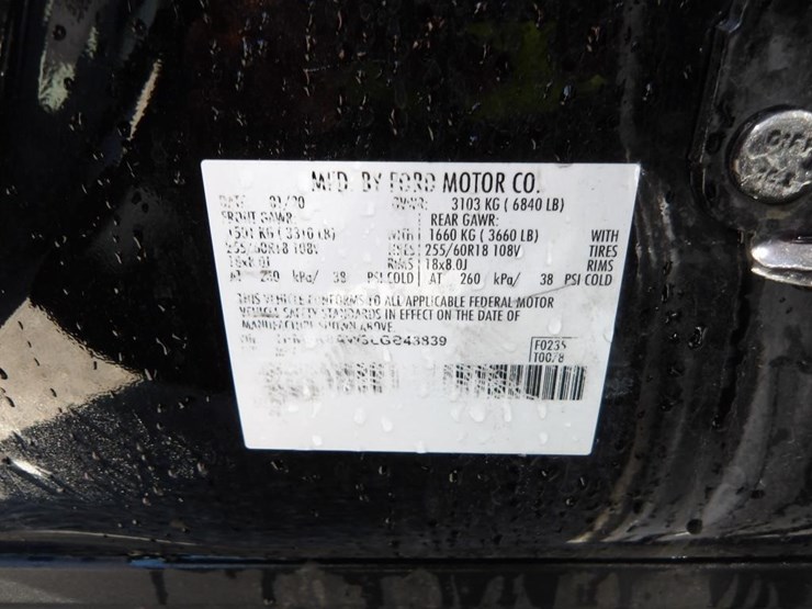 2020-ford-explorer-image-27