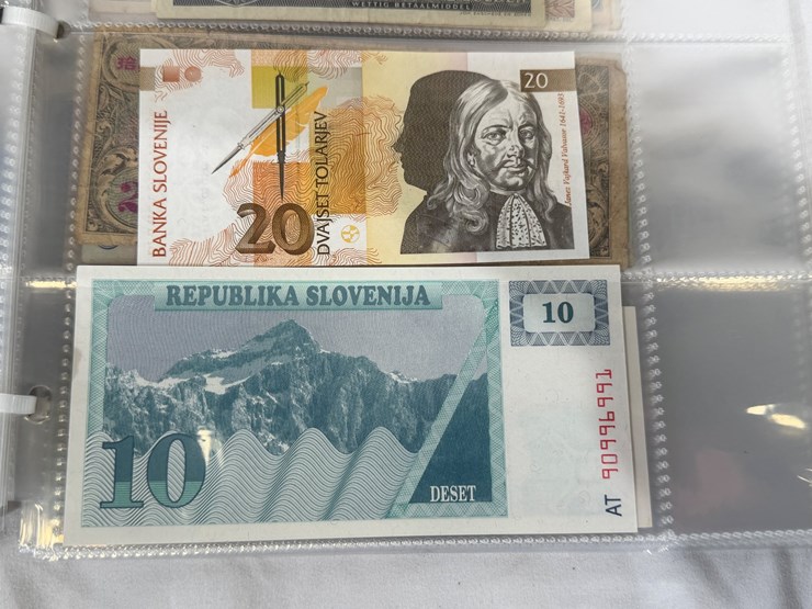 #40307-•-foreign-currency-bank-notes-image-127