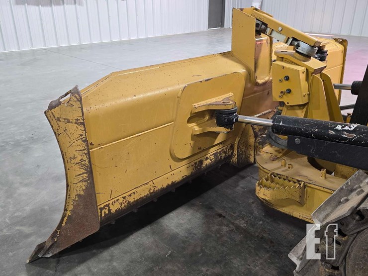 2023-caterpillar-d1-image-12