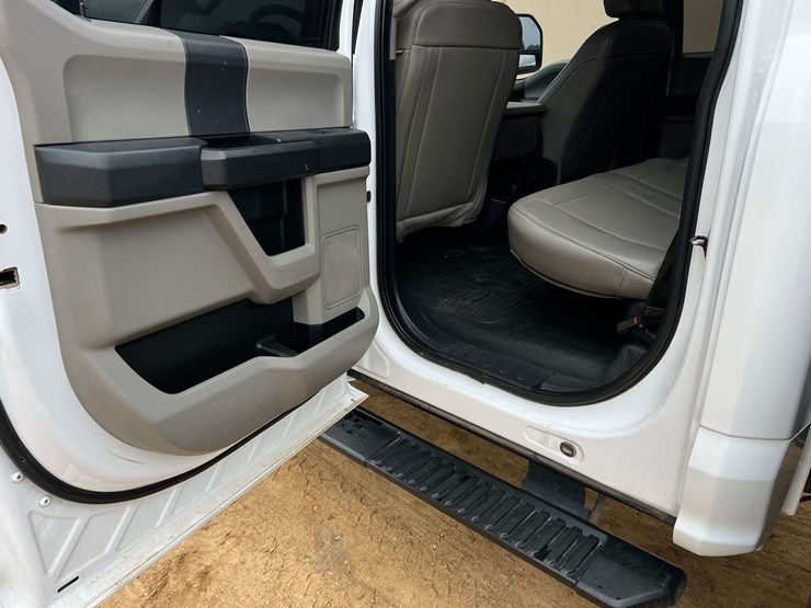 2022-ford-f350-image-26