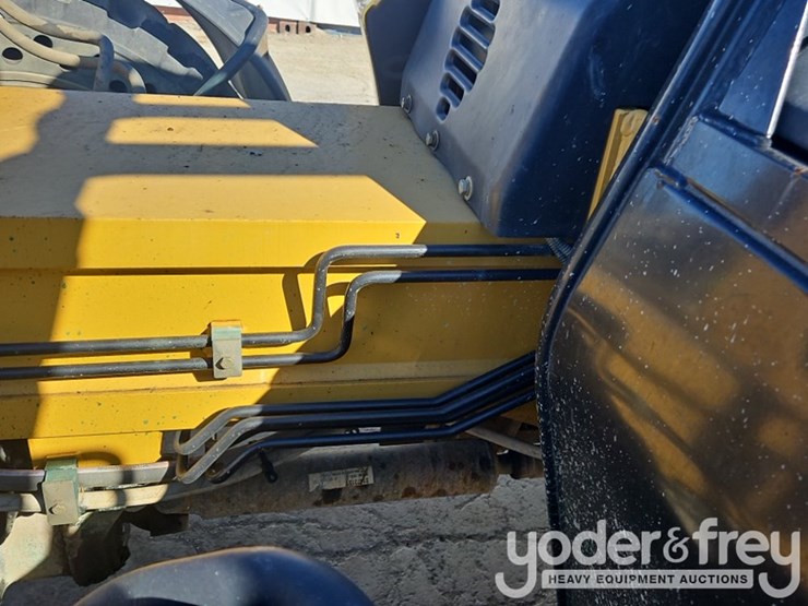 2014-caterpillar-tl1055c-image-15