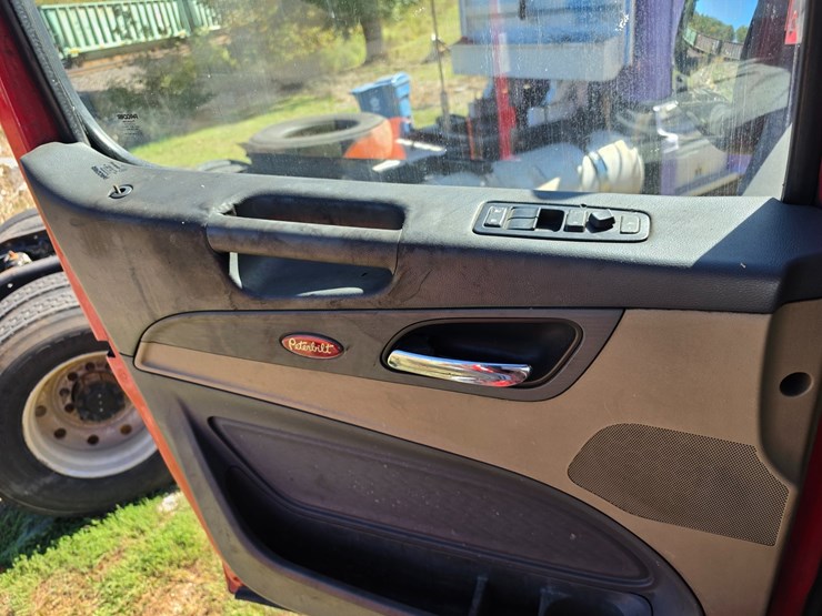 2014-peterbilt-579-image-58