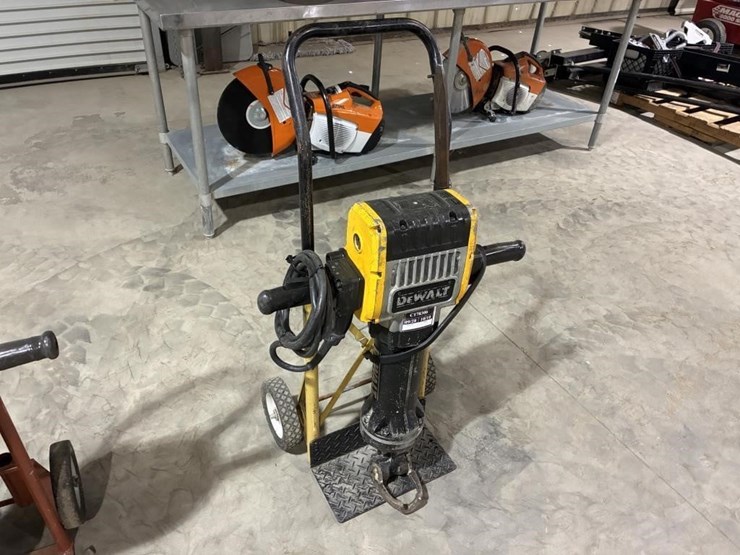 dewalt-electric-hammer-image-2
