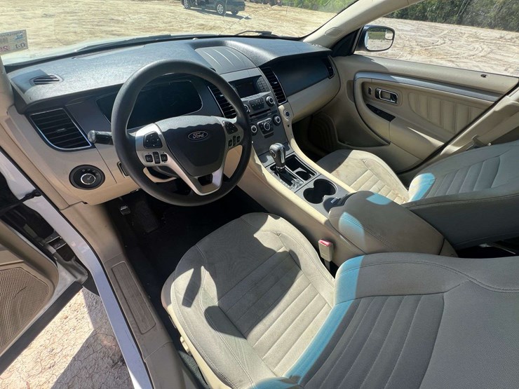 2016-ford-taurus-4-door-sedan-(101,832-miles)-image-11