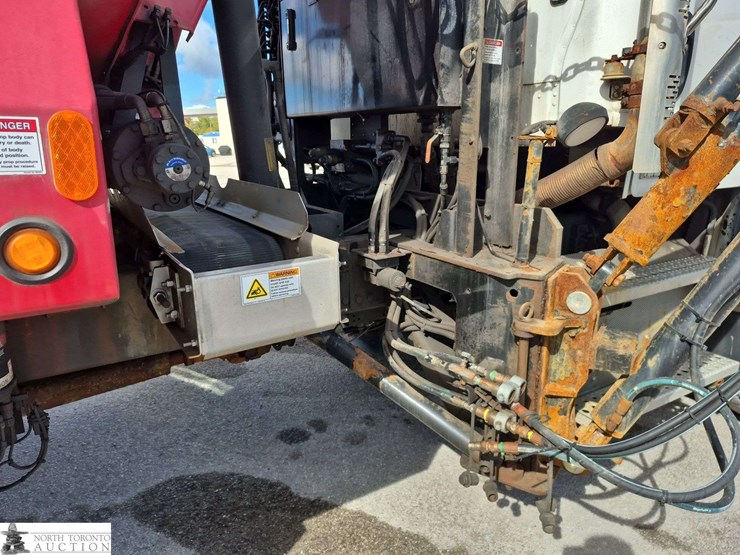 2019-freightliner-108sd-image-31