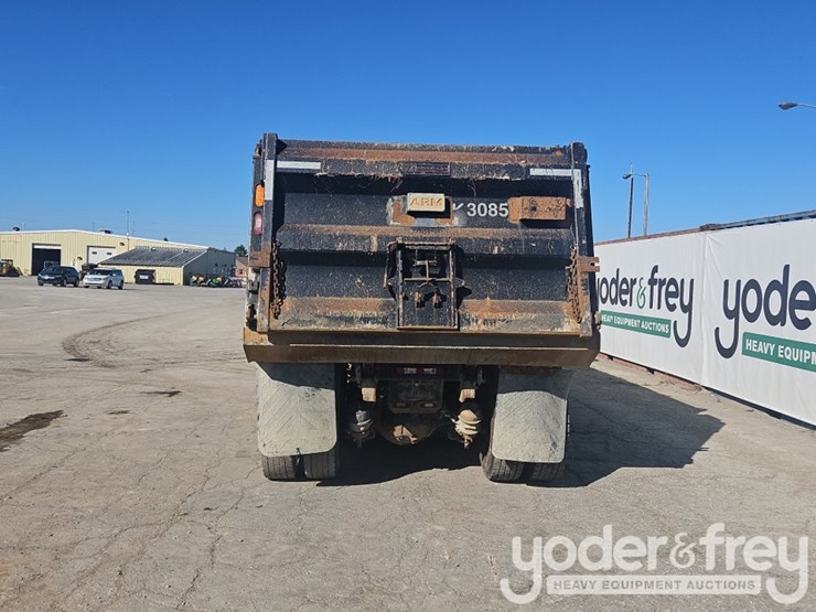 2019-freightliner-122sd-image-4