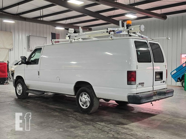 2013-ford-econoline-350-image-4