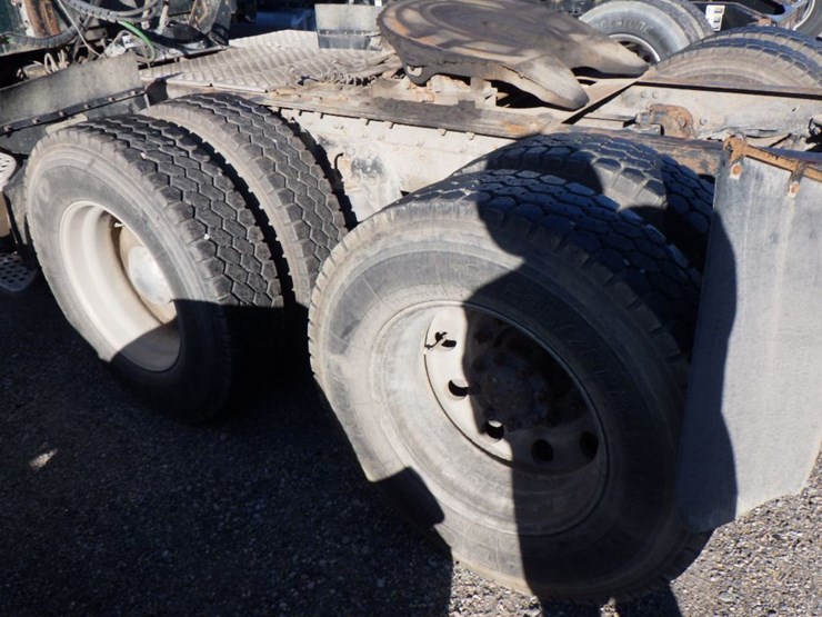 2005-kenworth-t2000-image-18