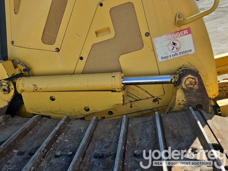 2015-komatsu-d61pxi-24-image-14
