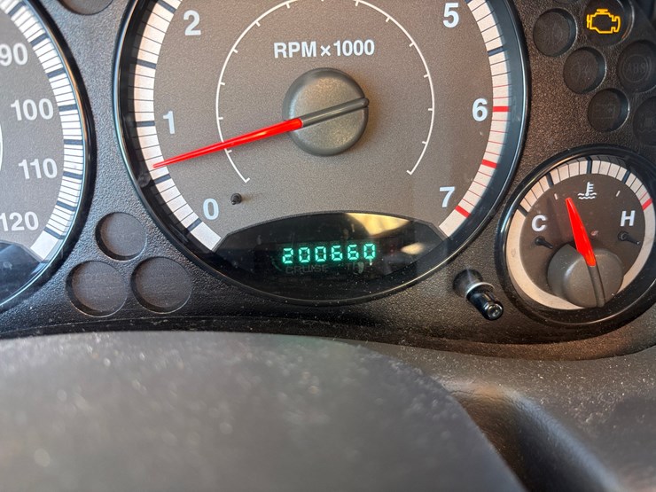2005-jeep-liberty-image-35