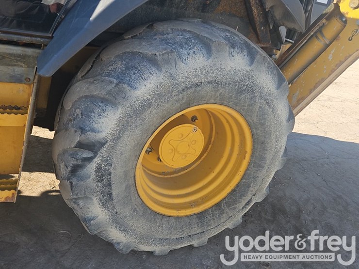 2018-deere-410l-image-12