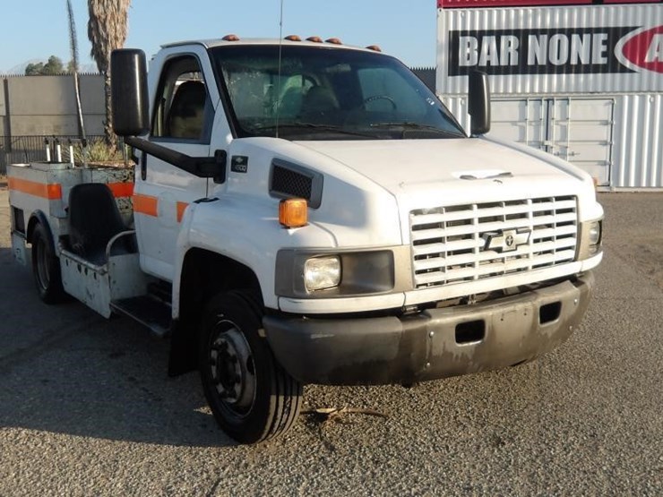 2006-chevrolet-c4500-utility-truck-image-2